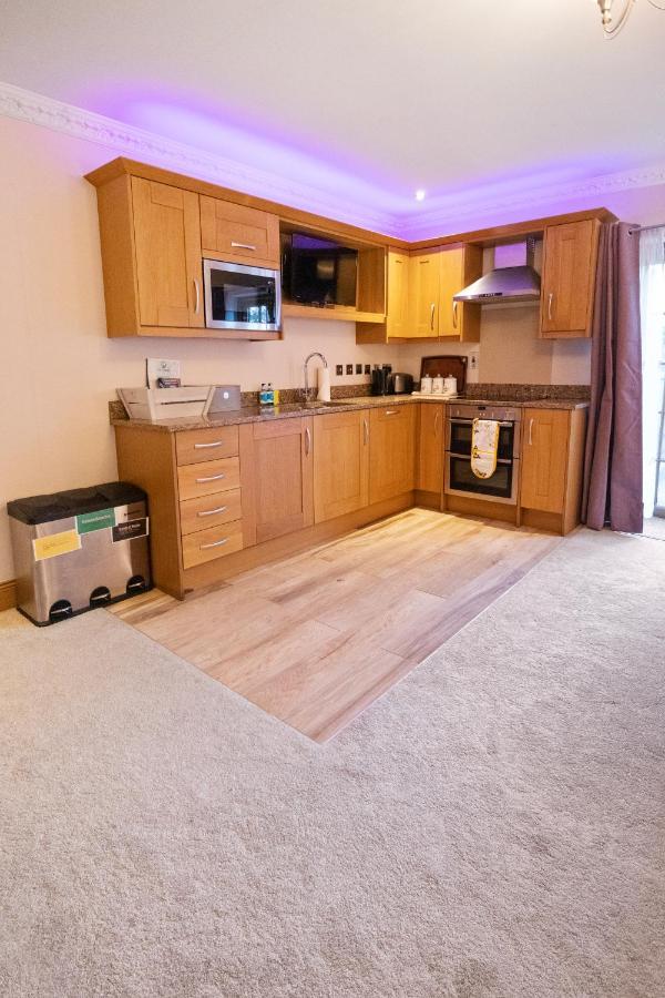 The Lodge - Studio Apartment'S Castel Екстериор снимка