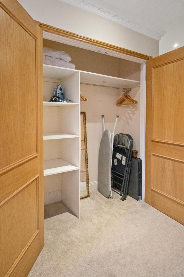 The Lodge - Studio Apartment'S Castel Екстериор снимка