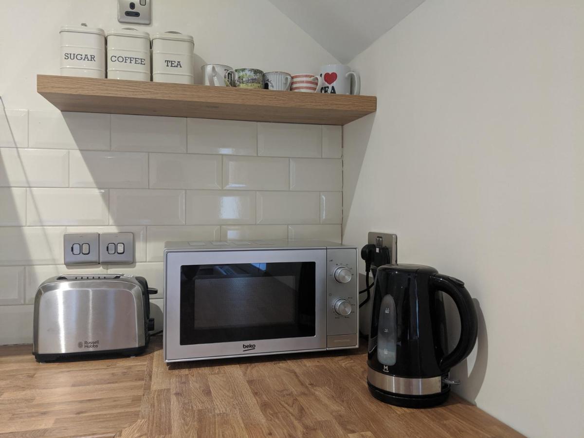 The Lodge - Studio Apartment'S Castel Екстериор снимка